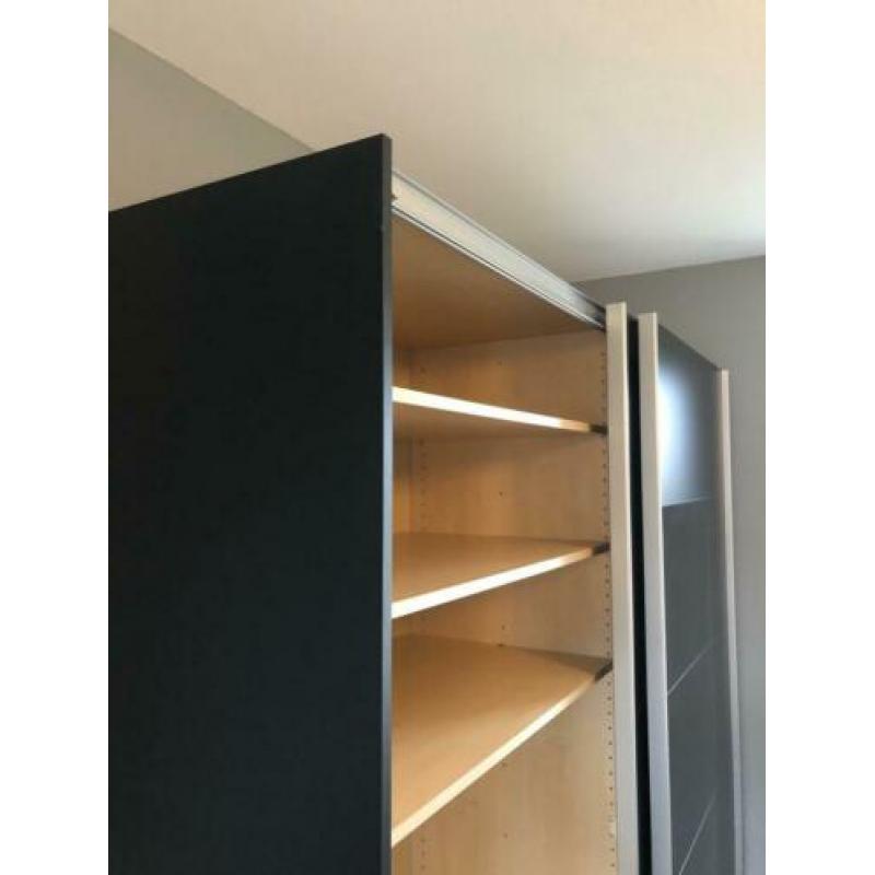 Kledingkast Arte M (zwart)