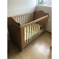 Mooi ledikant, incl matras en beddengoed