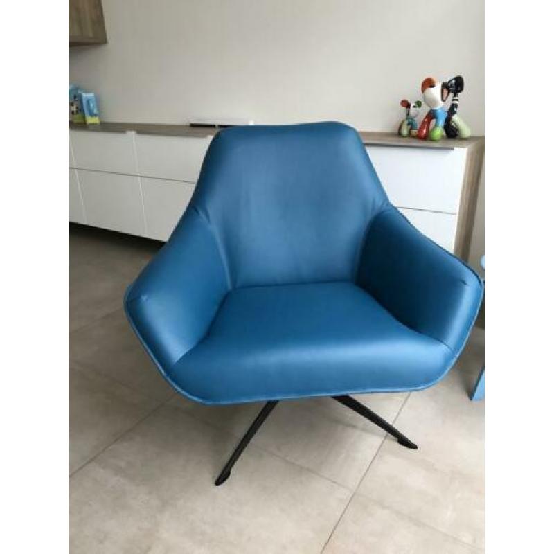 Leren draaifauteuil Montel. In nieuwstaat.