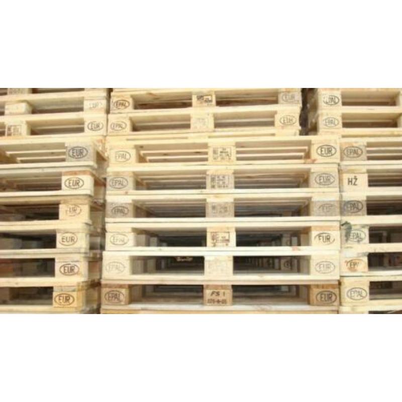Te koop allerlei pallets voor meubels, bedden, vlotten etc.