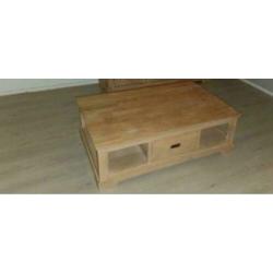 Zo goed als nieuw! Salon tafel (massief hout). Opbergruimte