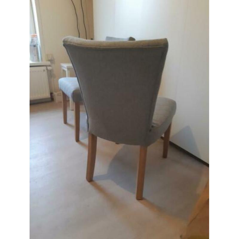 2 eetkamerstoelen
