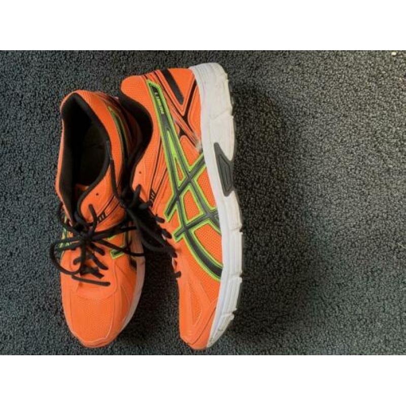 Nike sneakers en Asics hardloop schoenen