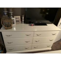 Ikea bed 160 x 200 incl dressoir en nachtkastjes