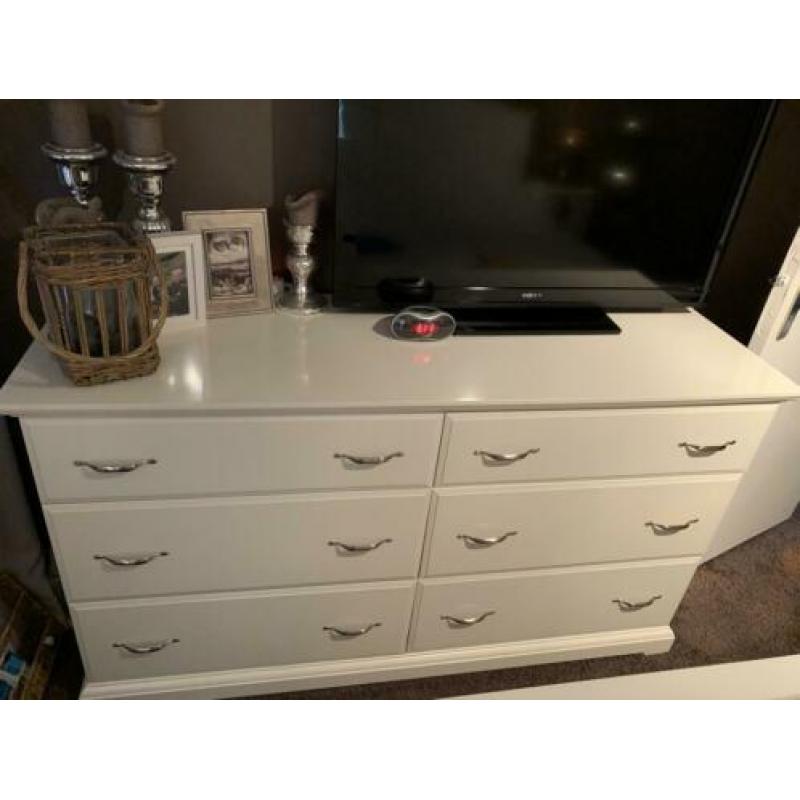 Ikea bed 160 x 200 incl dressoir en nachtkastjes