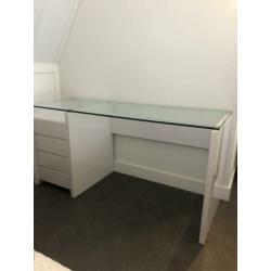 Design bureau met glazenblad