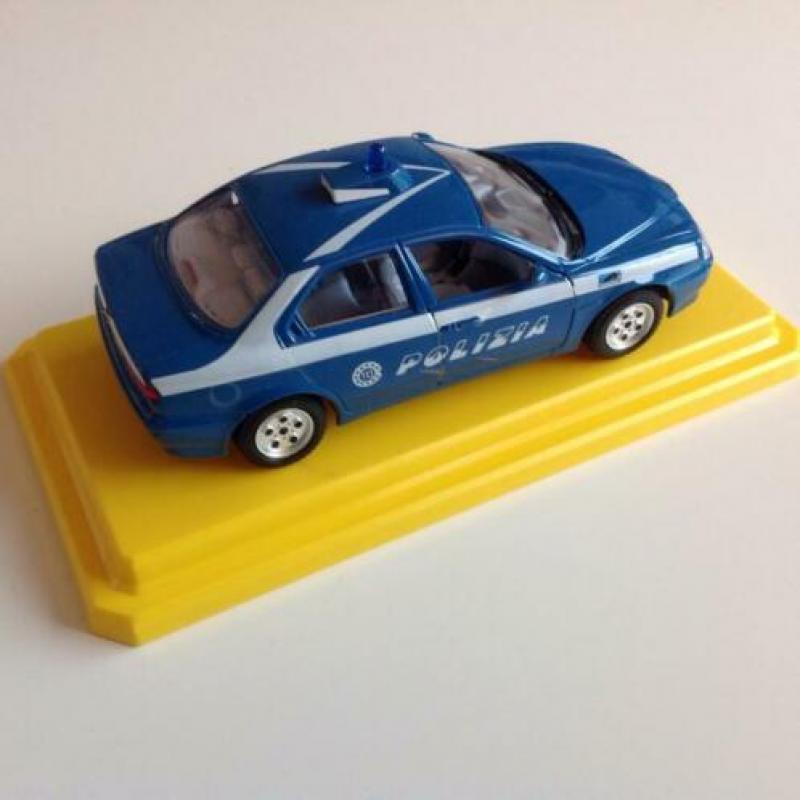 2 x Burago Alfa Romeo 156 1:24