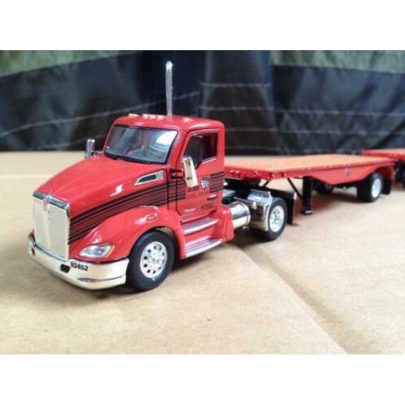 Tonkin Kenworth T700 dubbele trailers Tiger Lines