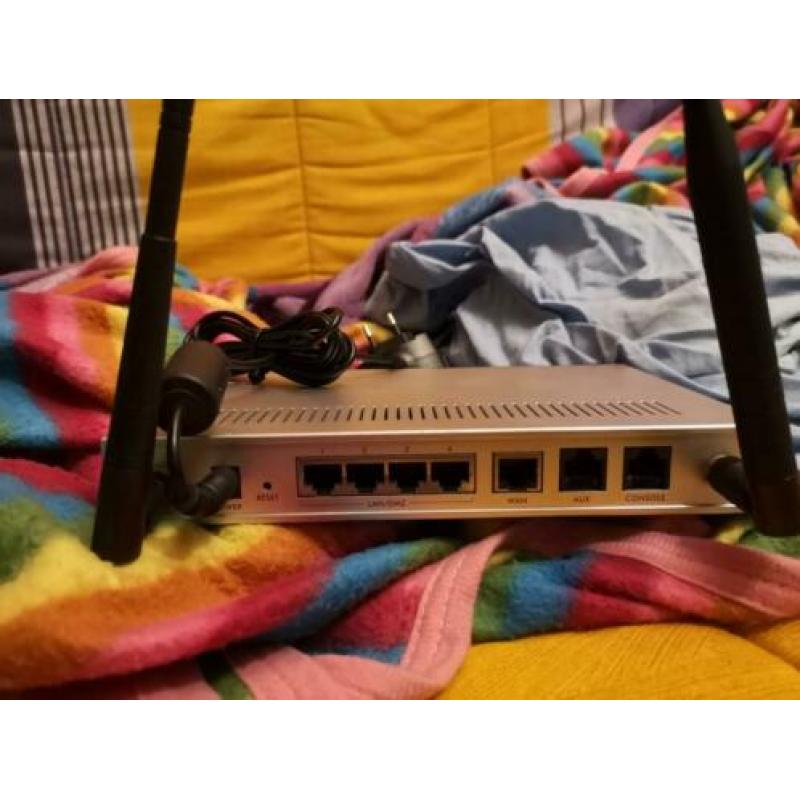 Zyxel Zywall 2WG Isa router, switch, VPN, firewall