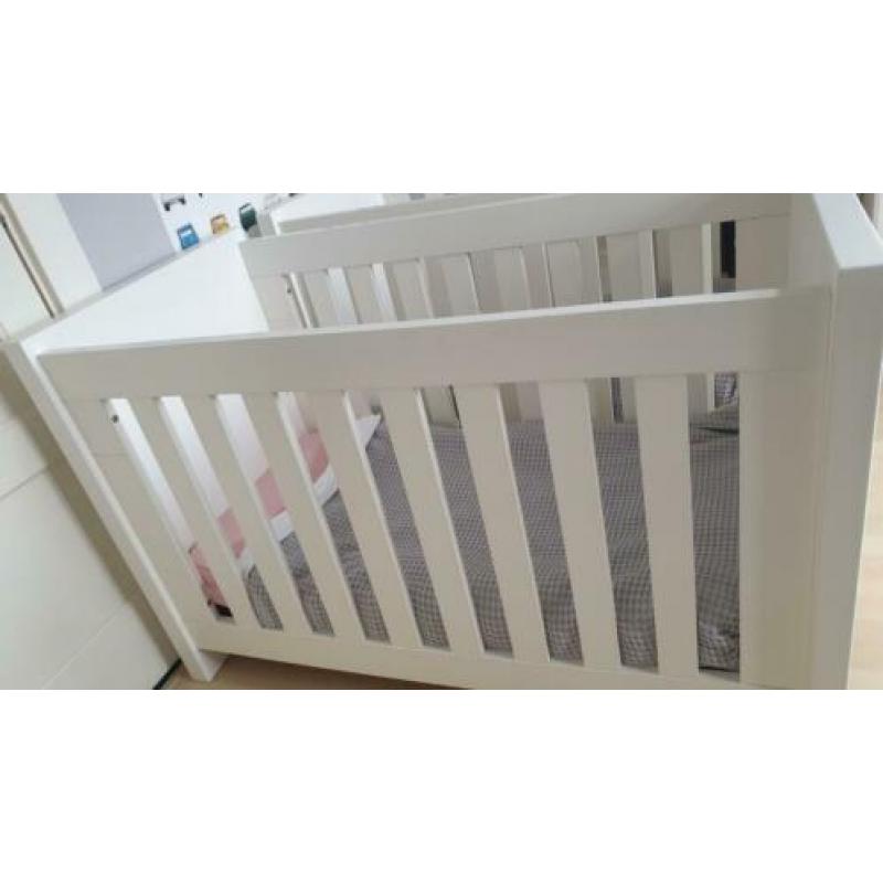 Ledikant / kinderbed en commode, Interbaby Miami, wit