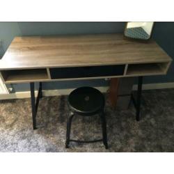 Bureau met kruk