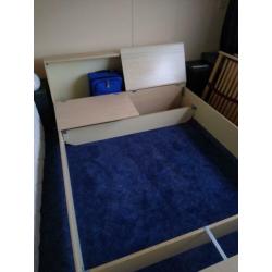 2 persoons bed 80x200cm incl bedbodems en kastje