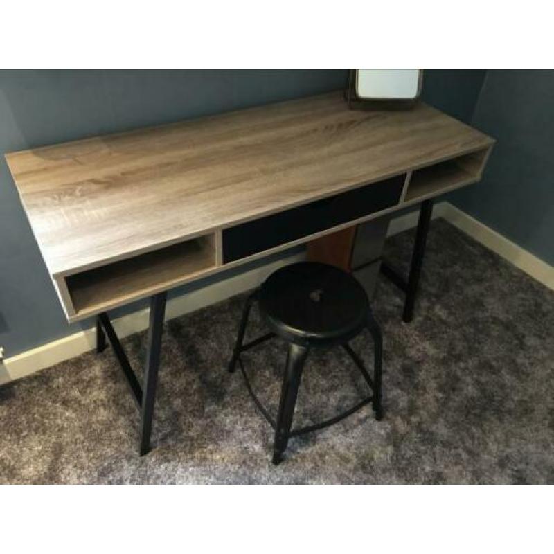 Bureau met kruk