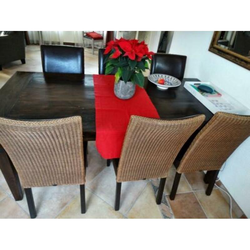 Eettafel met 6 stoelen
