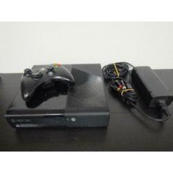 Xbox 360 new slim 4 GB