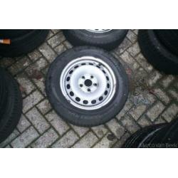 Volkswagen caddy 15 inch velgen met Pirelli winterbanden