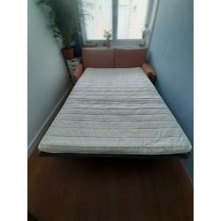 Slaapbank. bed 140x200
