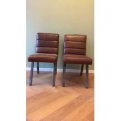 2 leren stoelen loods 5