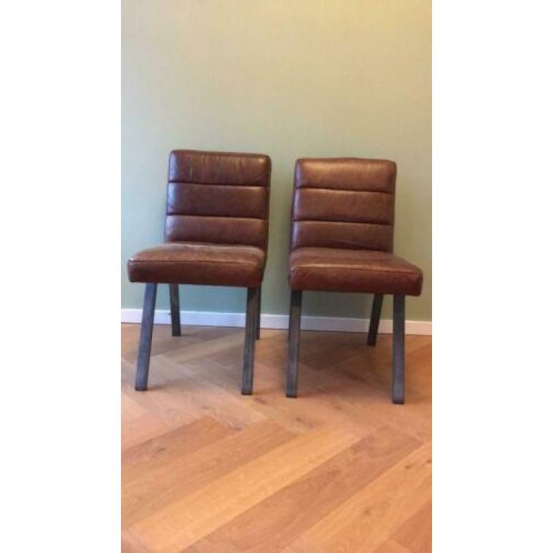 2 leren stoelen loods 5