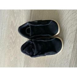 Puma velvet sneakers maat 23