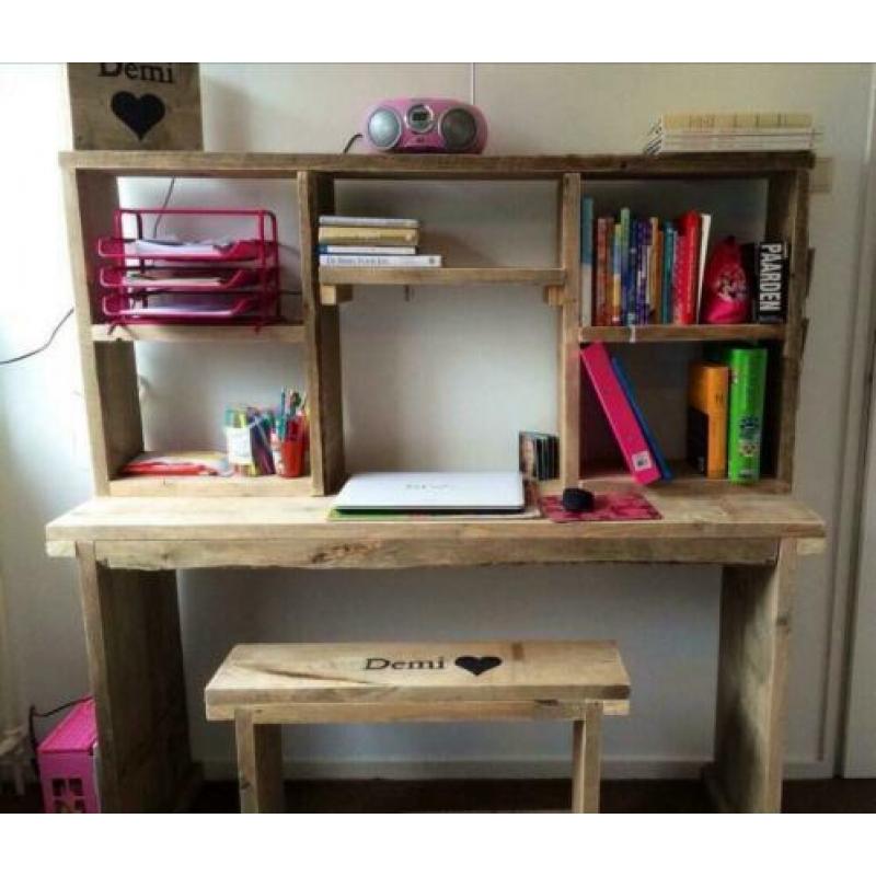 Bureau met letterbak