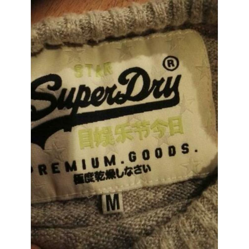 Super Dry trui maat M €10