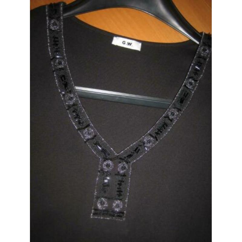 Zwart shirt met sierlijke V-hals GERRY WEBER 40-42 Snazzeys