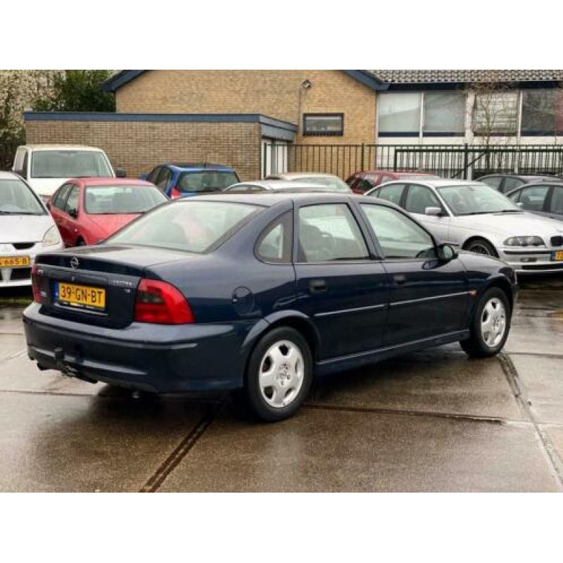 Opel Vectra 1.8-16V Business Ed./Clima/CruiseC/Nieuwe APK