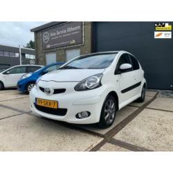 Toyota Aygo 1.0-12V Dynamic Navigator Bj.2011 / Navi / Airco