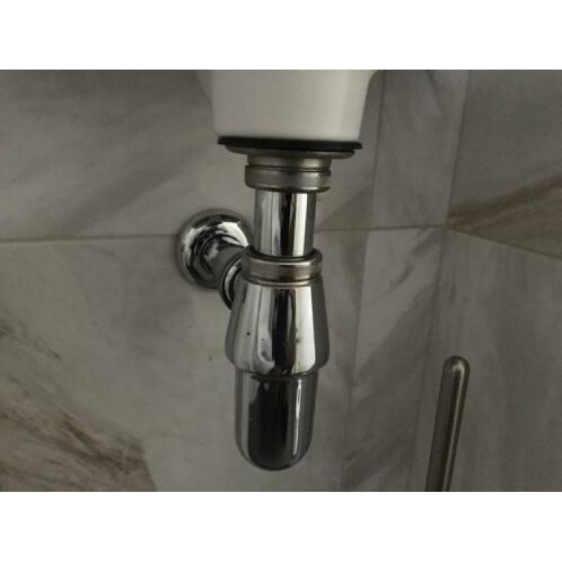 Toilet fonteintje Sphinx met kraan en syfoon + ophangsetje.