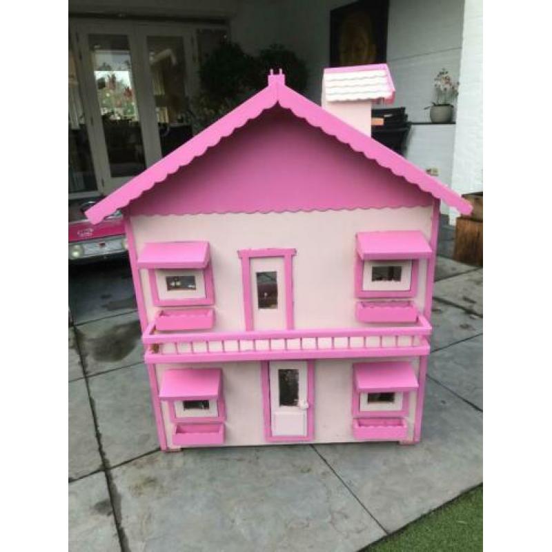 Groot poppenhuis met meubels, verlichting en poppen