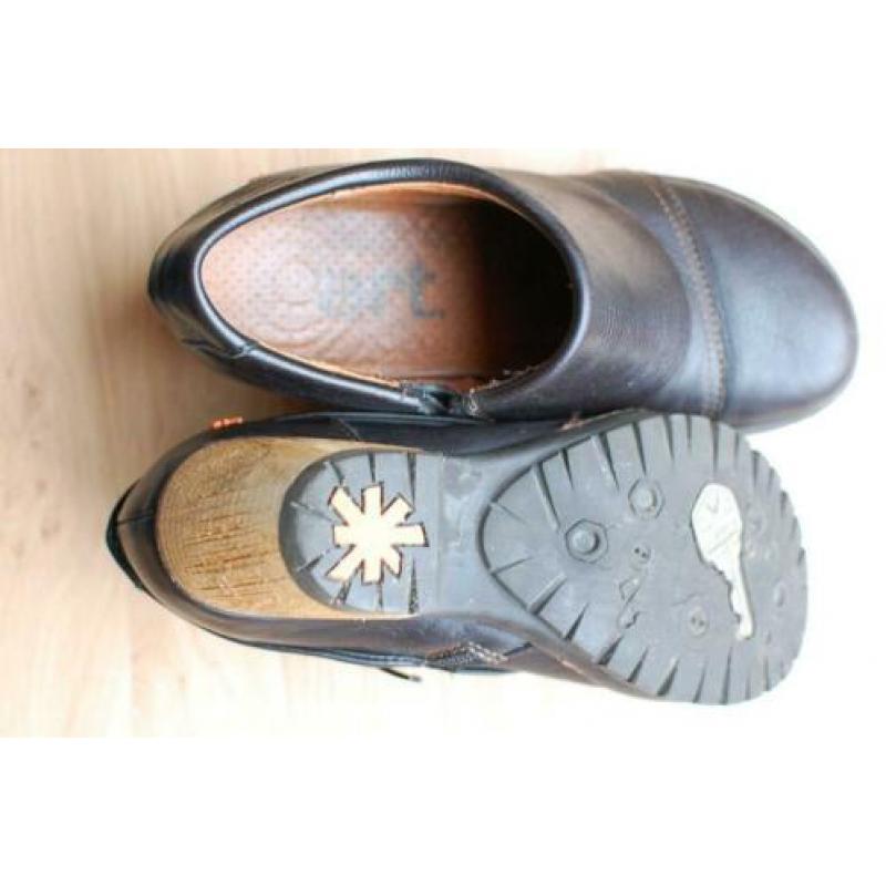 Bijzonder zwarte schoenen met hak van Art maat 37