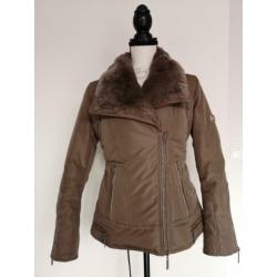 Zgan Glamorous lichtbruine winterjas met vaste bontkraag XS