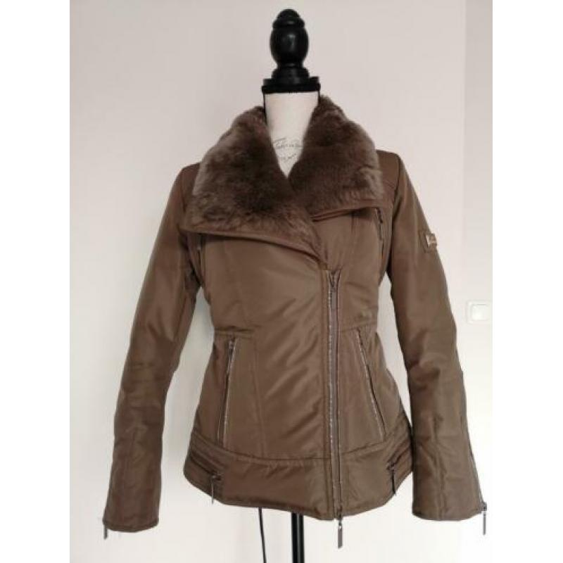 Zgan Glamorous lichtbruine winterjas met vaste bontkraag XS