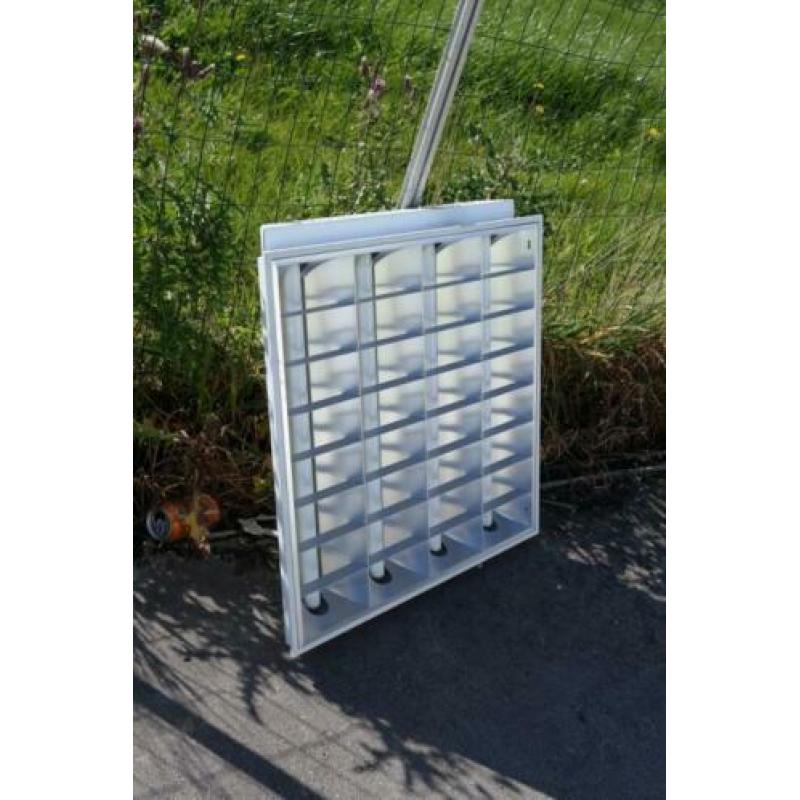 TL armaturen VIERKANT 60x60cm HF incl.4x18W T8 buis €20