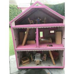 Groot poppenhuis met meubels, verlichting en poppen