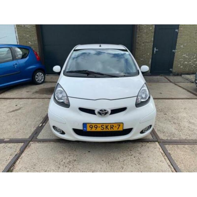 Toyota Aygo 1.0-12V Dynamic Navigator Bj.2011 / Navi / Airco