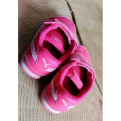 Roze Puma sneakers met klittenband maat 23
