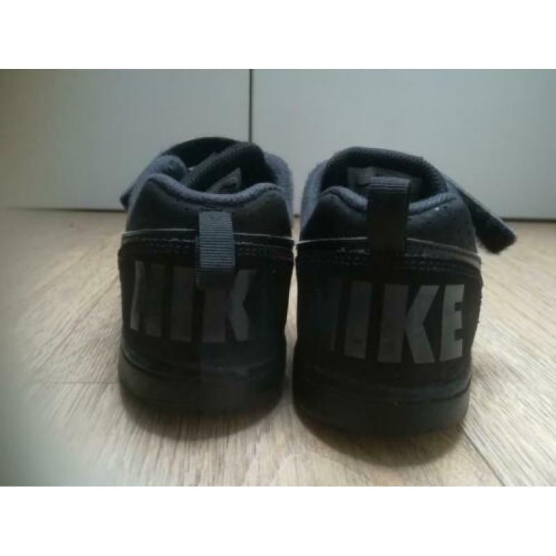 nikes unisex