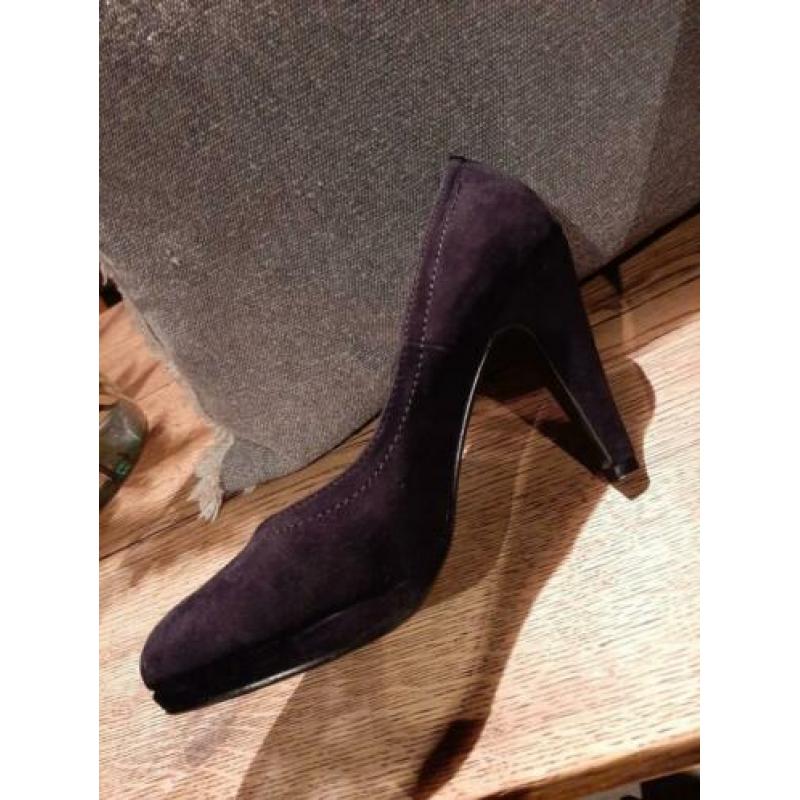 Zwart suede pump maat 39 z.g.a.n.