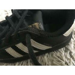 Kinderschoenen adidas maat 22