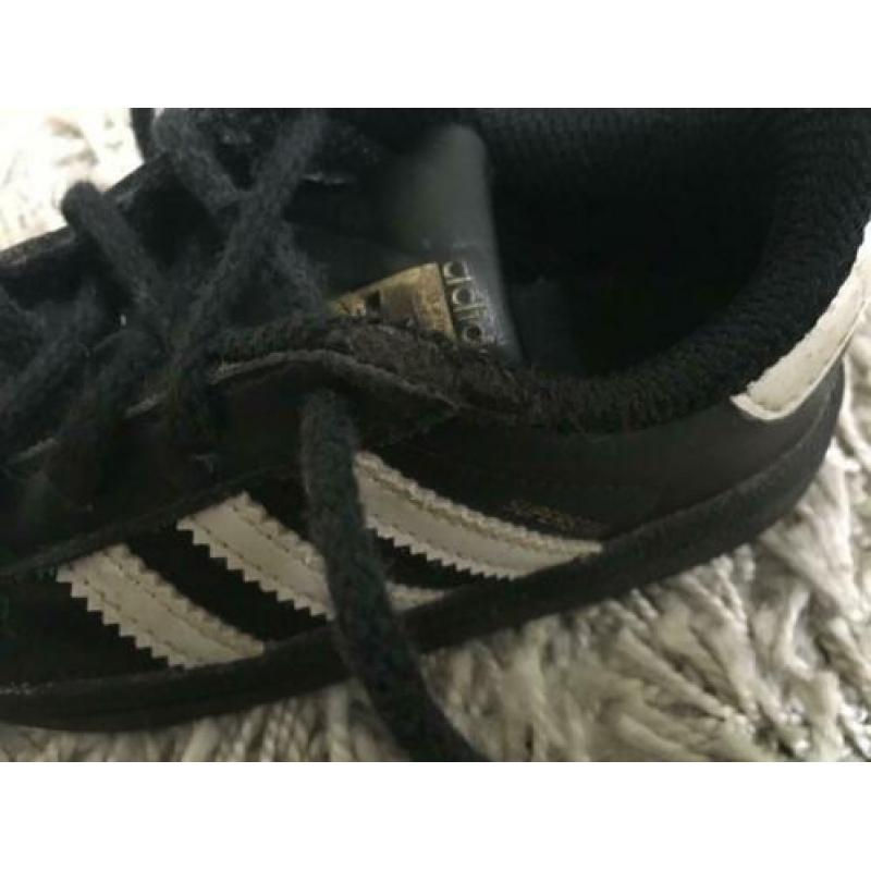 Kinderschoenen adidas maat 22