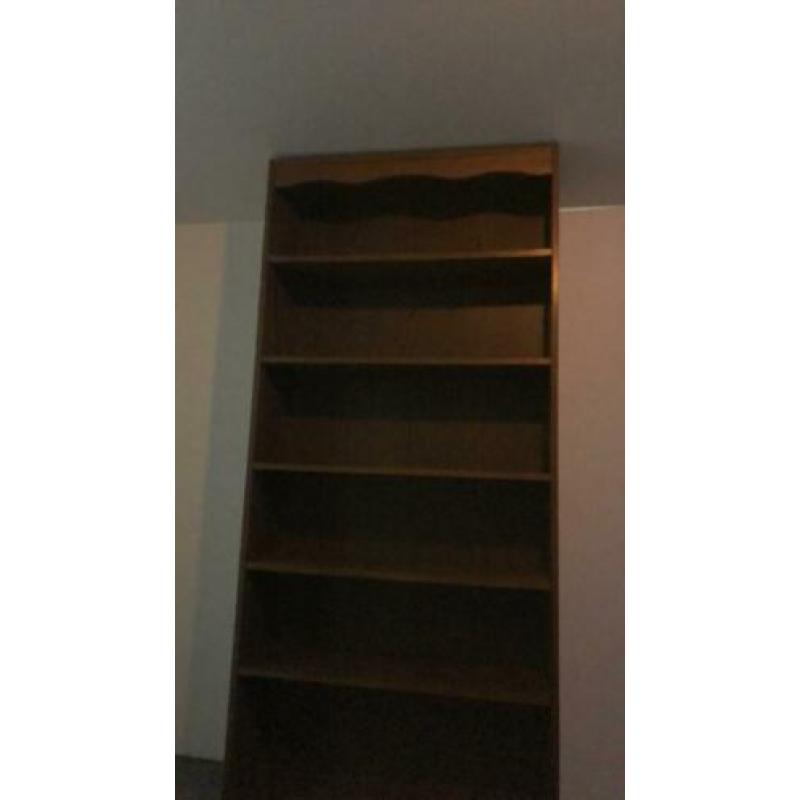 Eiken boekenkast