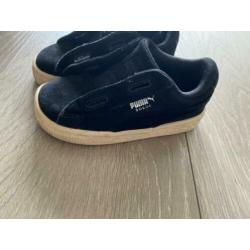 Puma velvet sneakers maat 23