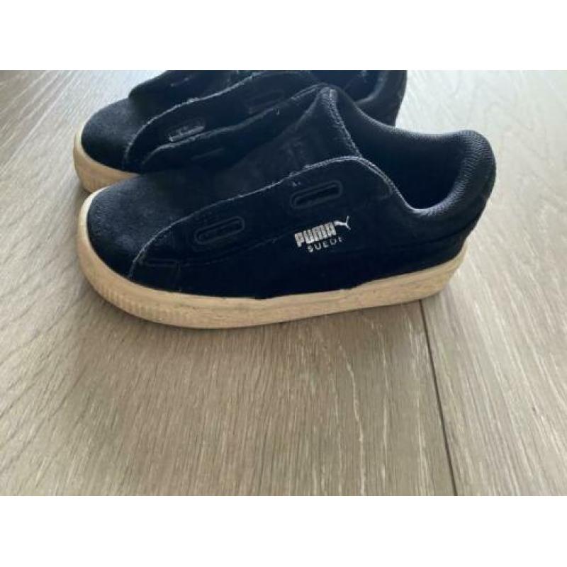 Puma velvet sneakers maat 23
