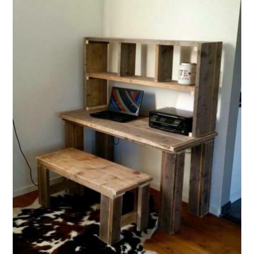 Bureau met letterbak