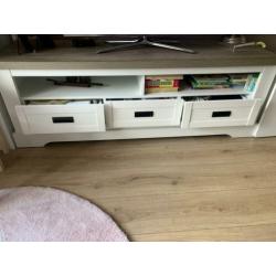 Zeer nette houten tv meubel met 3 laadjes