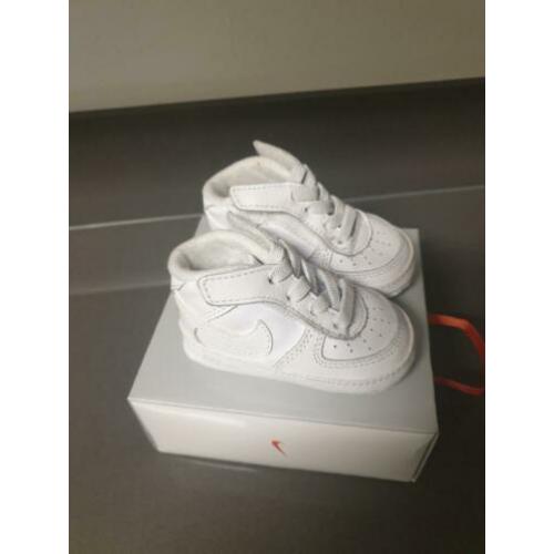 Nike baby maat 17