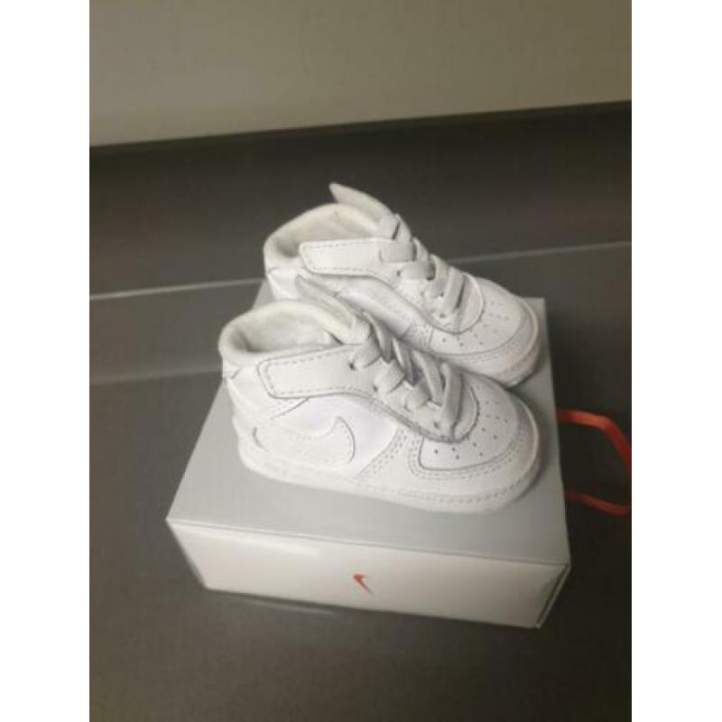 Nike baby maat 17