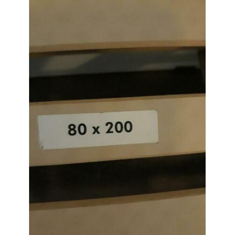 2 electrisch bedienbare bedbodems 80/ 200